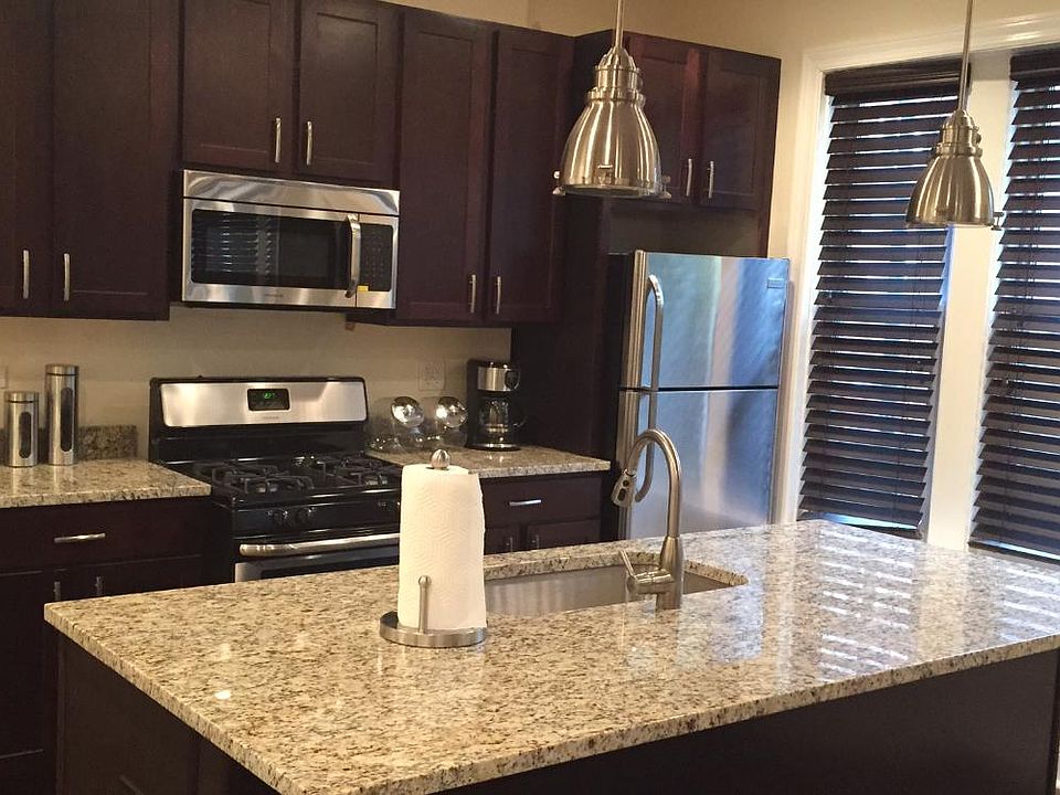 2nd image of 2512 W Argyle St #2