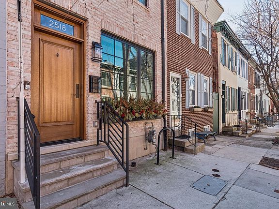 3rd image of 2518 Waverly St