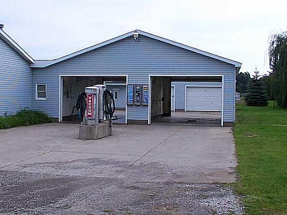 2nd image of 1591 Lake St