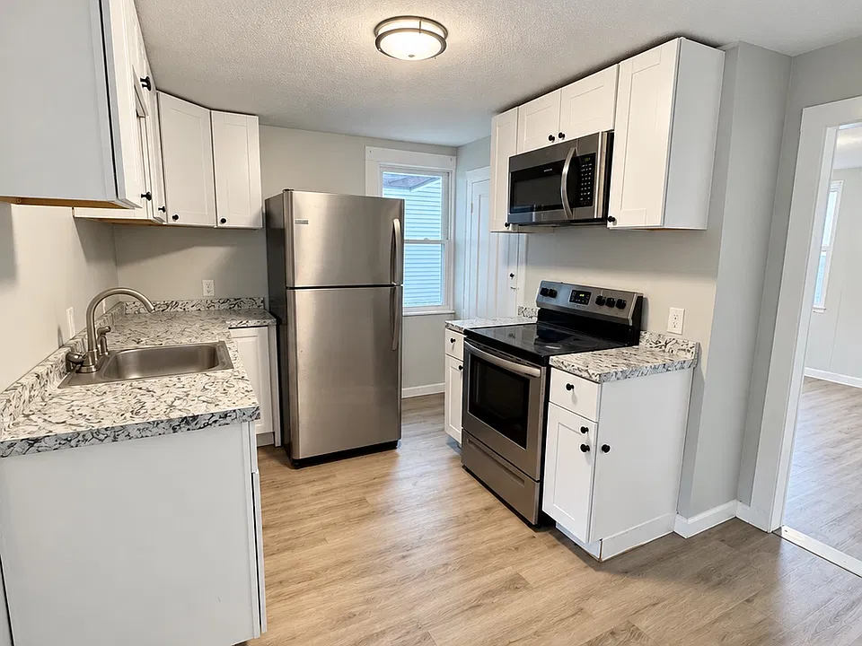 15 Pleasant St #13