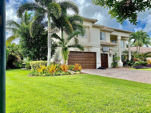 3rd image of 2224 SW Manele Pl
