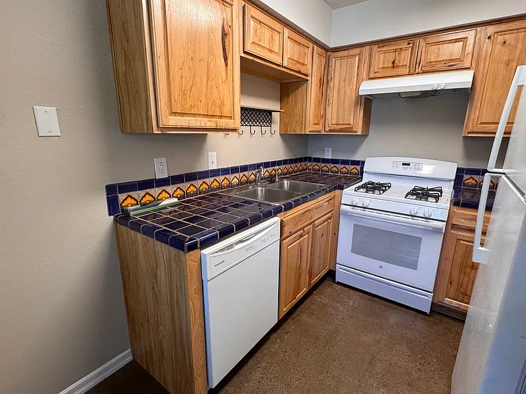 12204 Candelaria Rd NE — Photo 12