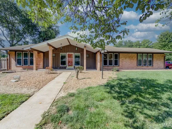 13248 Hobnail Dr, Saint Louis, MO 63146