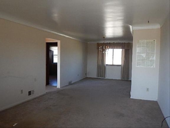 3rd image of 3652 Twinview Dr
