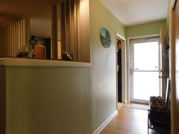 2nd image of 218 S Stallard St