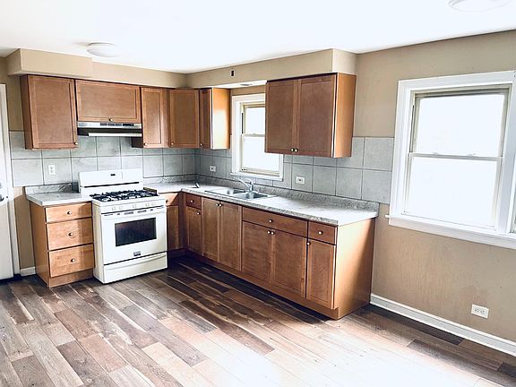 2nd image of 6757 S Rockwell St #2