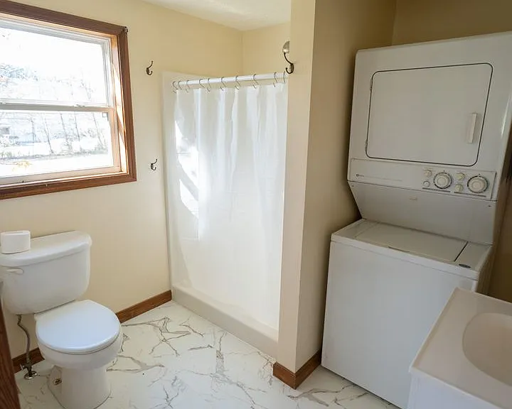 21 Moore Ave — Photo 18