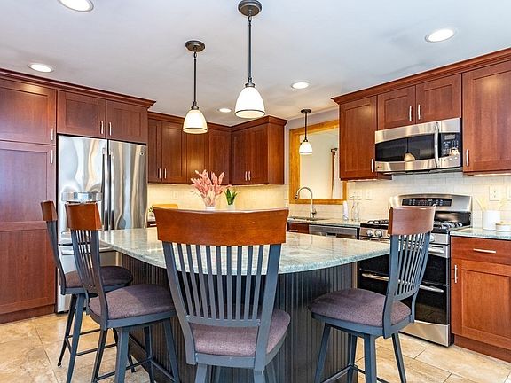 5th image of 7 Apple Orchard Dr