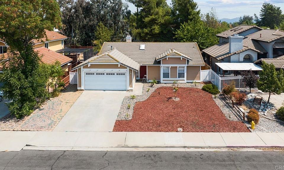 1st image of 39938 Pearl Dr