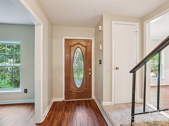 3rd image of 6807 Woodfield Dr