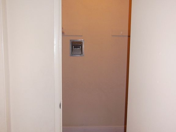 4th image of 161 Oak Ave APT 5