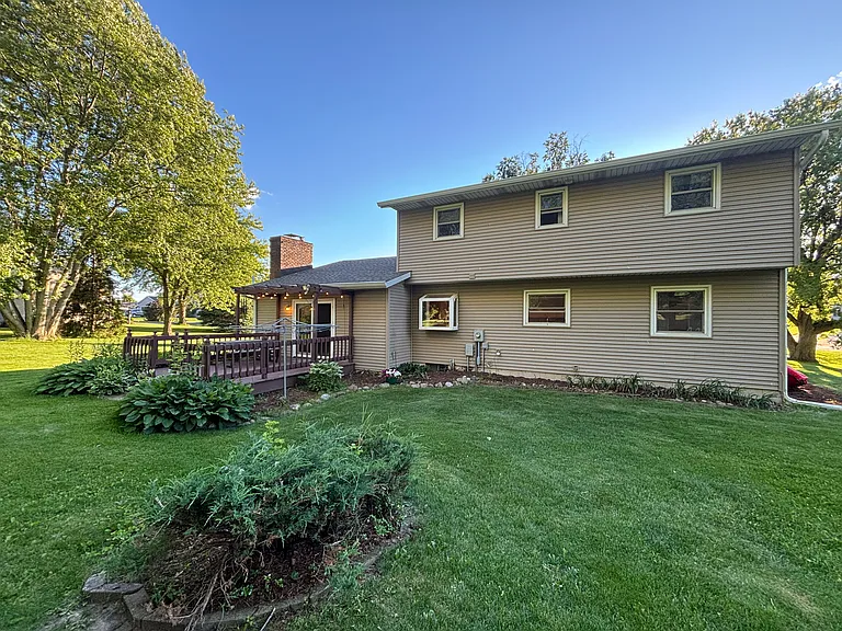 Devonshire Ln — Photo 29