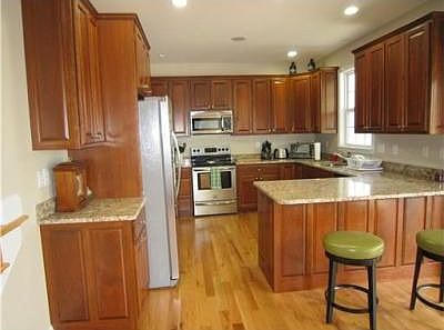 4th image of 195 Wynterhall Dr