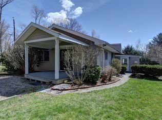 9 Iroquois St, Lanesborough, MA 01237