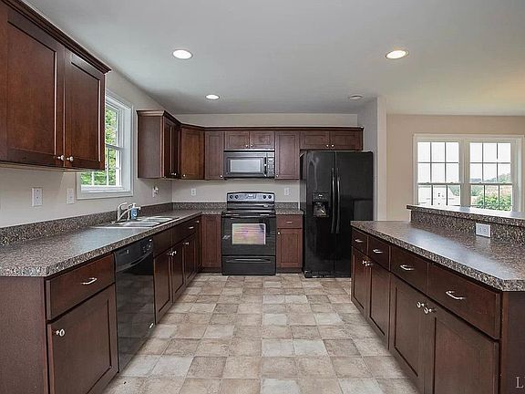 5th image of 119 Stratford Pl