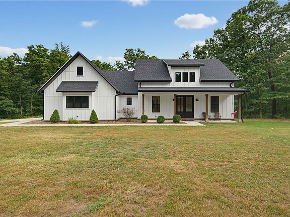 3rd image of 15747 Goldfinch Rd