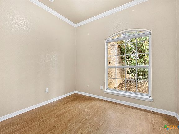 5th image of 115 Squire Loop