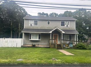 2 Pawnee Ave, Shirley, NY 11967