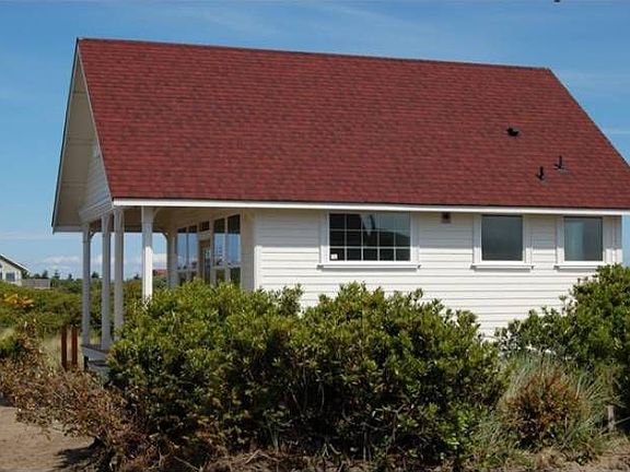 4th image of 493 Ocean Spray St #A