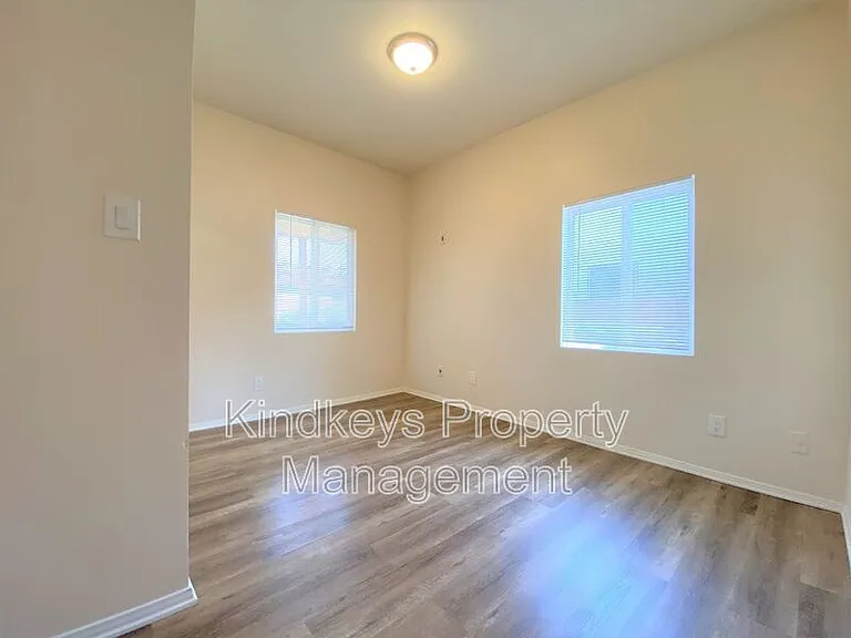 4674 Iowa St — Photo 6
