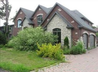 103 S Oakwood Ave, Willow Springs, IL 60480