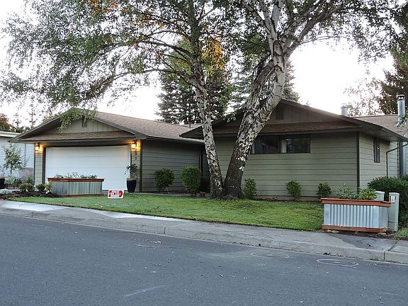 2nd image of 252 NW Sunrise Dr