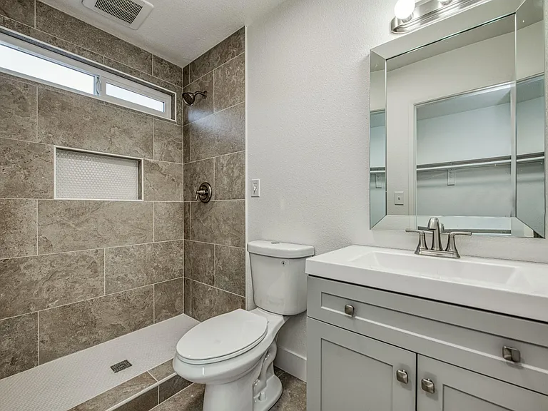 672 W Antonio Dr — Photo 22