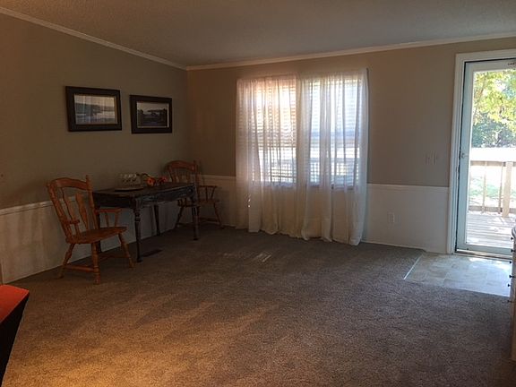Living or dining room area 