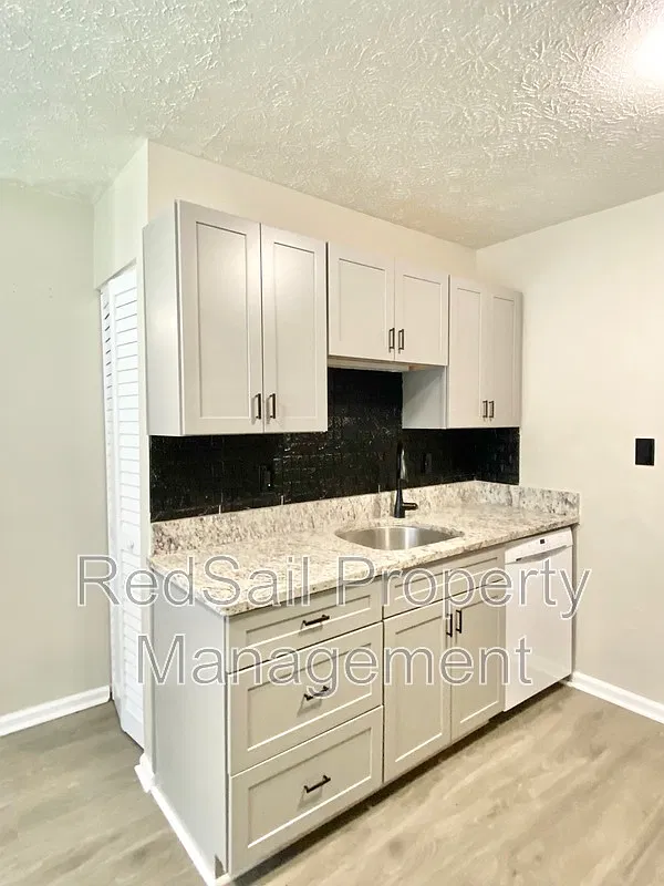 3 bed, 1.5 bath, 1450 sqft, $1,495 — Photo 4