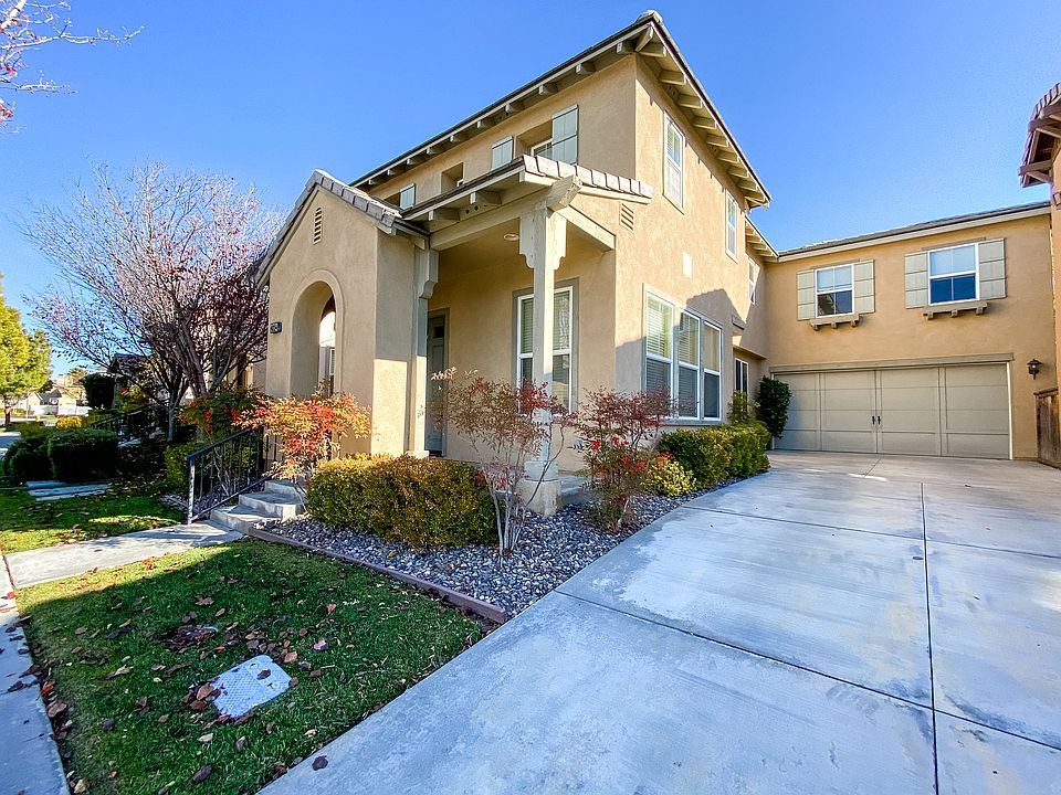 2nd image of 40184 Bellevue Dr