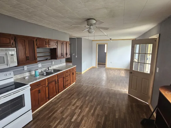 23 Madison St #1/2, Glouster, OH 45732