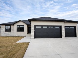 5030 Meadow Ridge Pl, Columbus, NE 68601