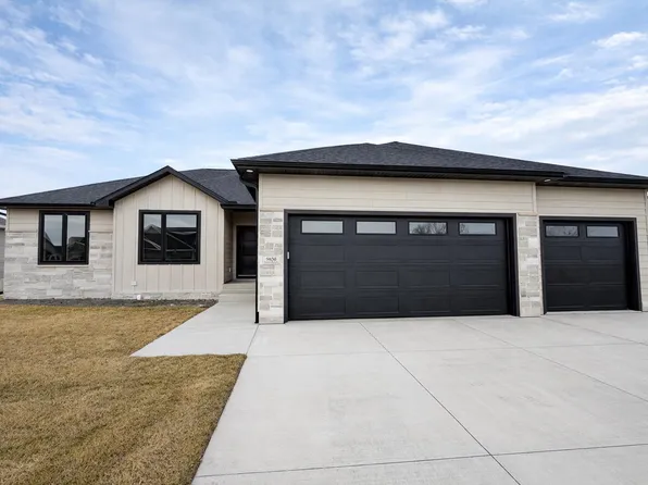 5030 Meadow Ridge Pl, Columbus, NE 68601