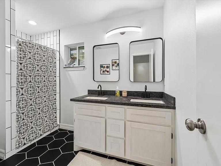 5526 Grape St — Photo 6