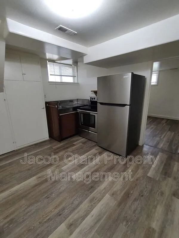 1 bed, 1.0 bath, 400 sqft, $555 — Photo 2