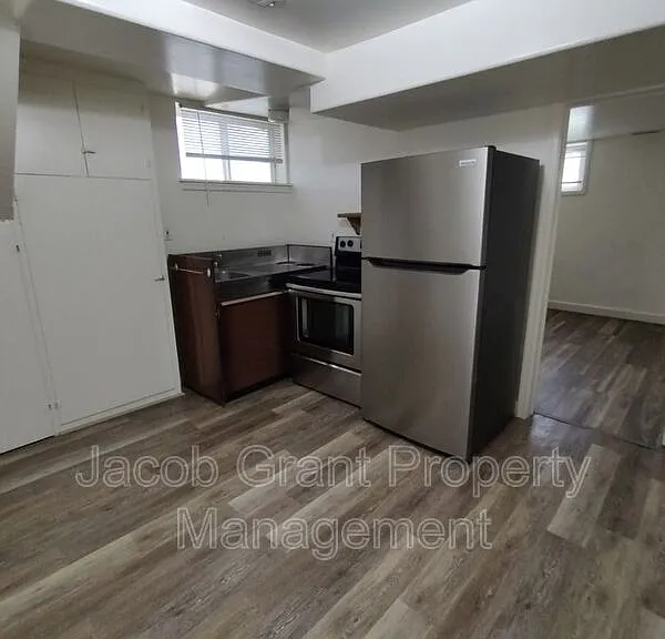 1110 E Lewis St #1/2 — Photo 1