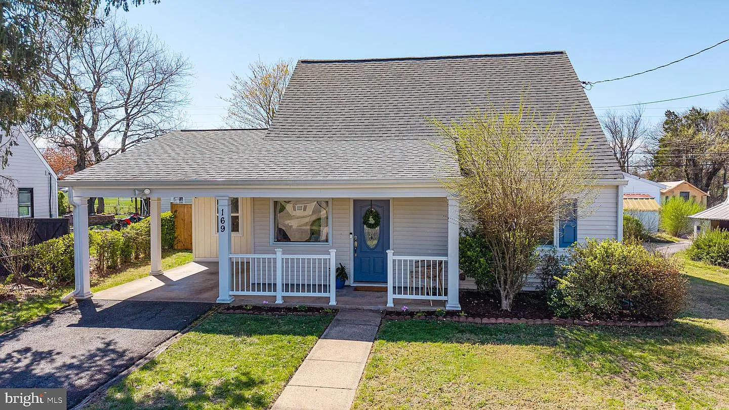 169 Scott Dr photo 1