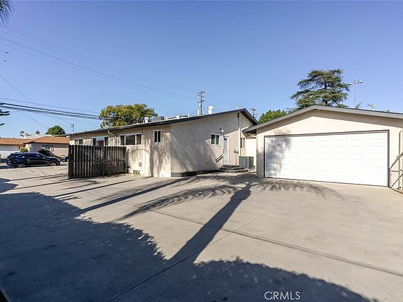 4th image of 6216 Oak Ave