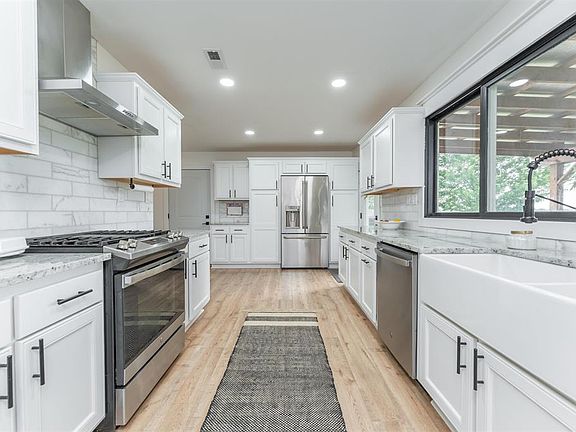 4th image of 6102 Alma Ct