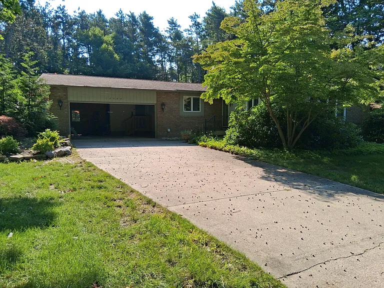 12368 Lakeshore Dr — Photo 2
