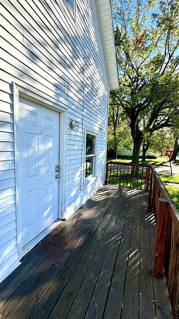654 E Isabella Ave — Photo 2