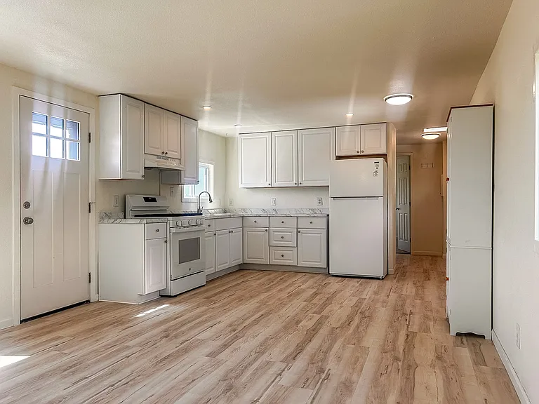 5945 Coyote Ln — Photo 6