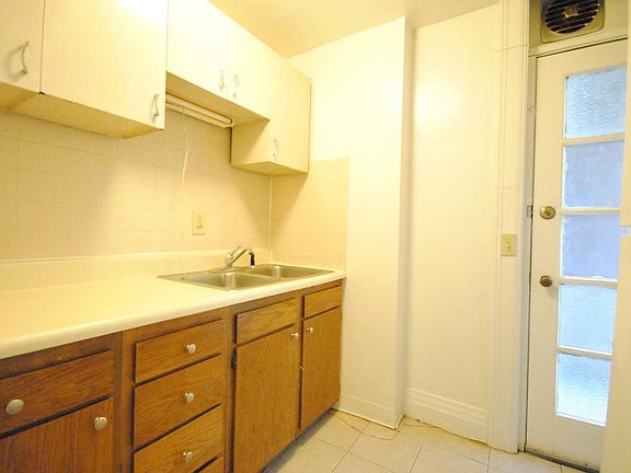 4th image of 322 N Newstead Ave APT 2e