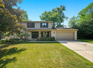 31018 Pickwick Ln, Beverly Hills, MI 48025