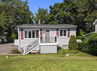 42 Lakeview Ave, Ringwood, NJ 07456
