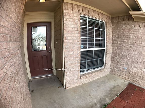 3rd image of 548 Thistle Meade Cir