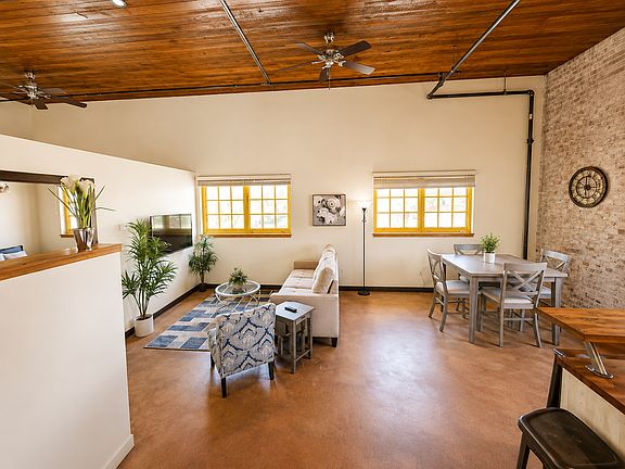 3rd image of 2600 Montana Ave APT 201