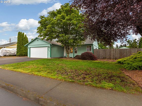 3rd image of 10605 NE 66th St