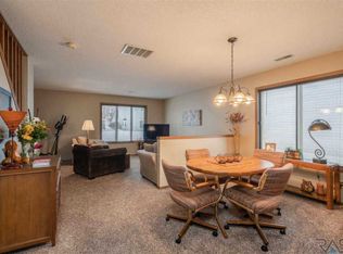 1006 S Bridgeport Pl, Sioux Falls, SD 57106