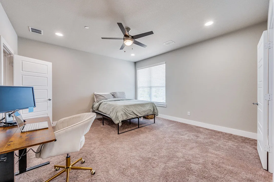 2 bed, 1200 sqft, $2,600 — Photo 3
